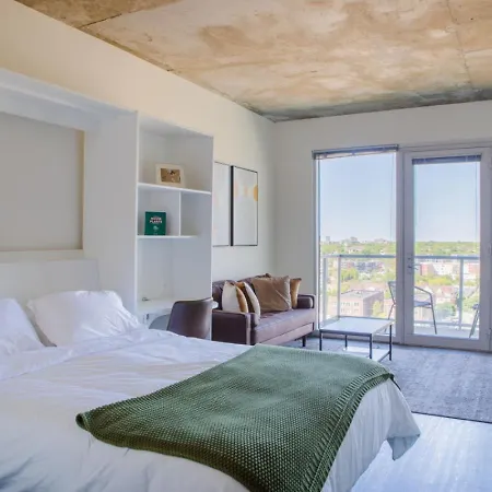 Luxury East Side Studio Apt Near Brady St With Balcony